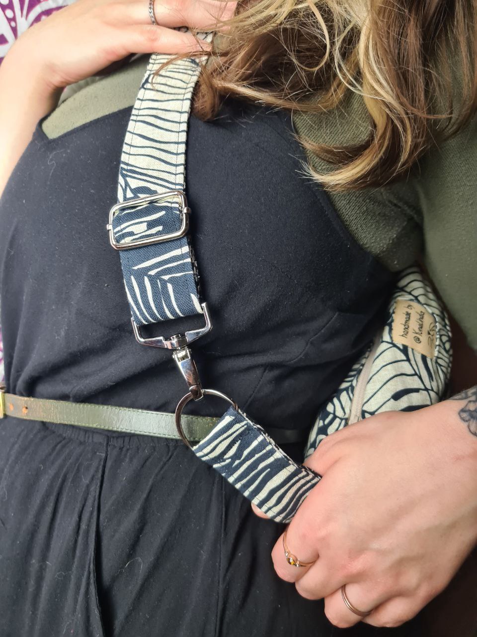 Bauchtasche mit 3 Fächern